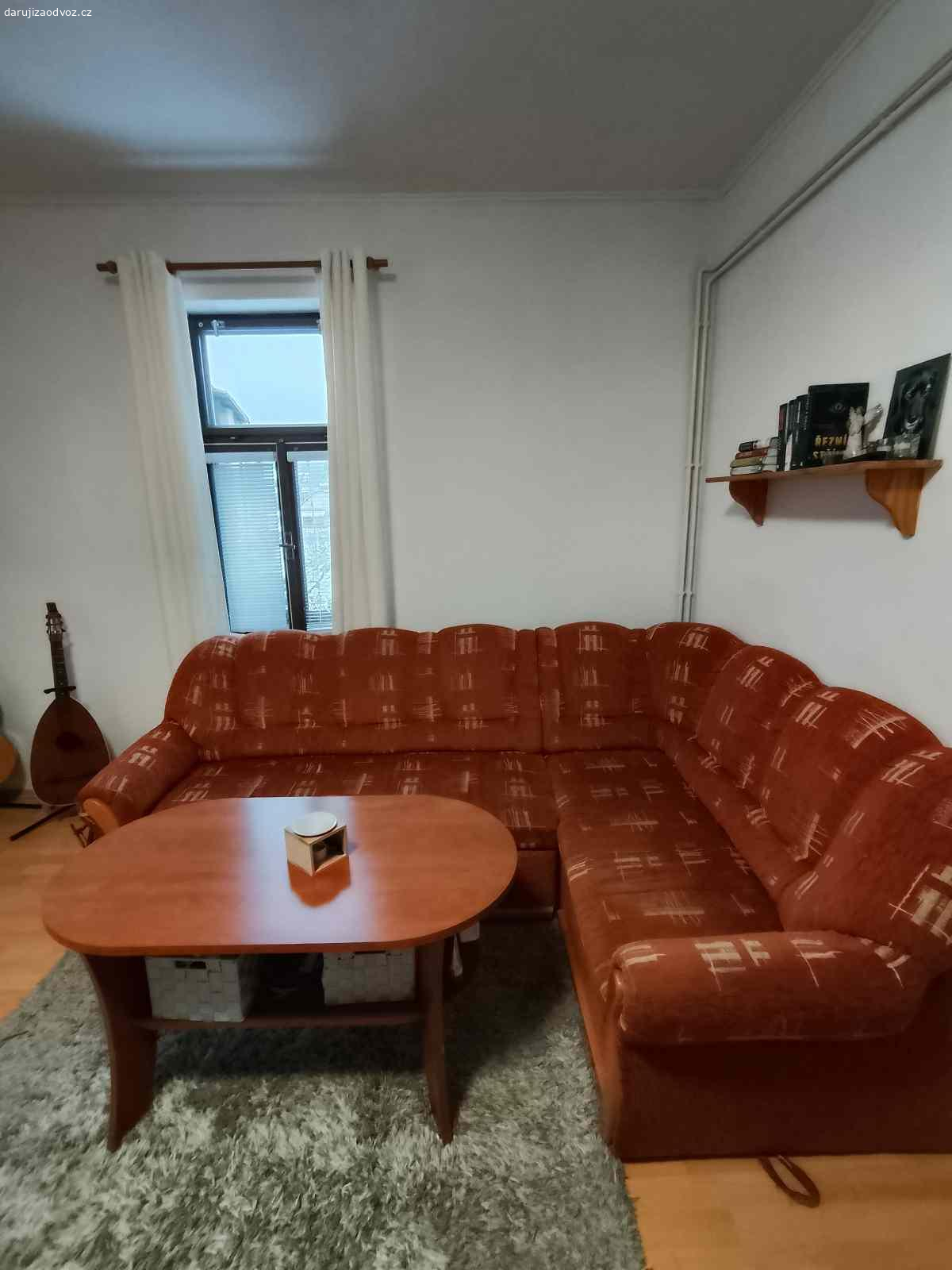 Daruji rozkládací sedačku s úložným prostorem.. Sedačka je v pořádku,není prosezená,nekuřácký byt.
Konferenční stolek k tomu.
Vlastní odvoz.