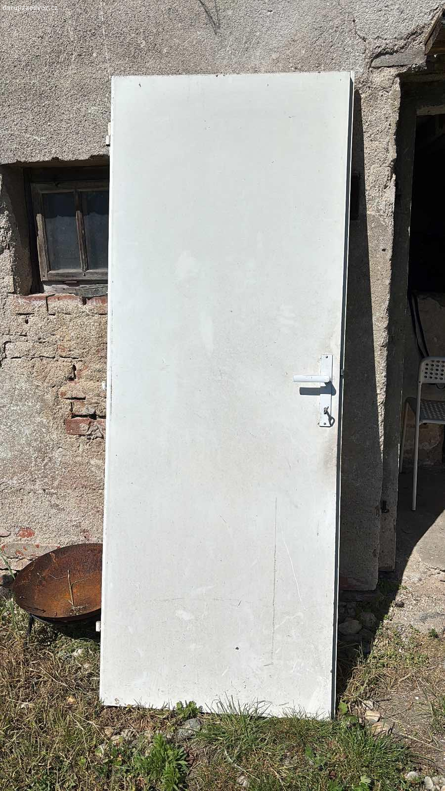 Daruji různé velikosti dveří za odvoz. Klidně pište o rozměry