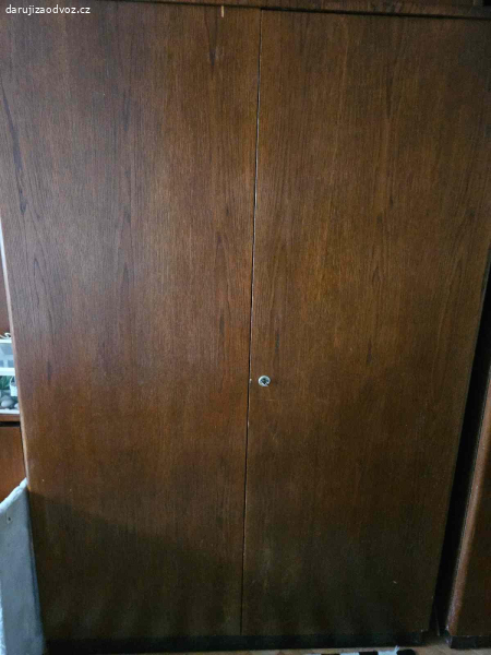 Daruji šatní skříň s nástavcem