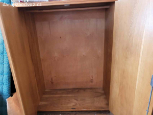 Daruji šatní skříň