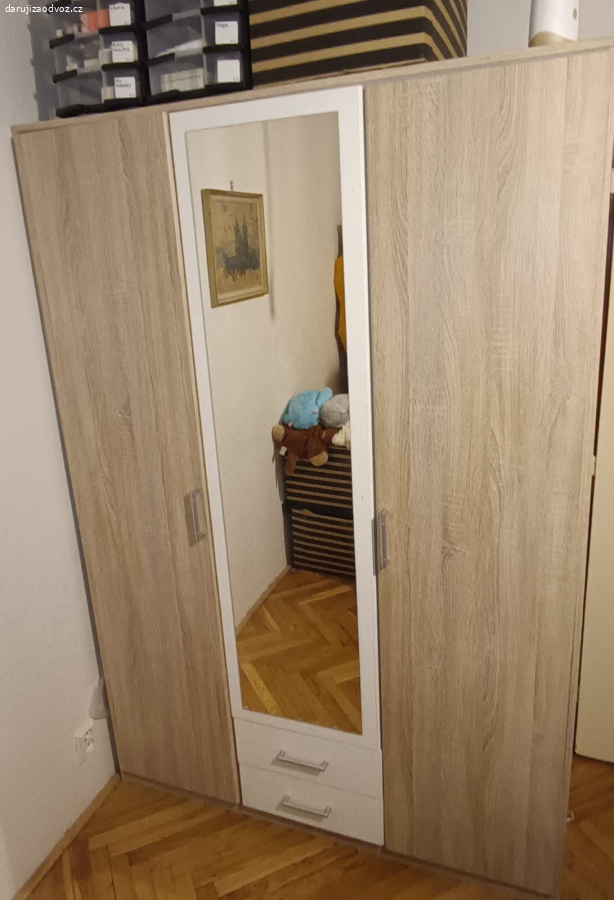Daruji šatní skříň - V REZERVACI