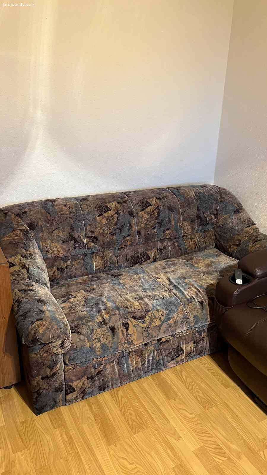 Daruji sedací soupravu. Dobrý den, daruji sedací soupravu v dobrém stavu. Důvod prodeje je nutný rychlý prodej bytu, ve kterém se nábytek nachází.