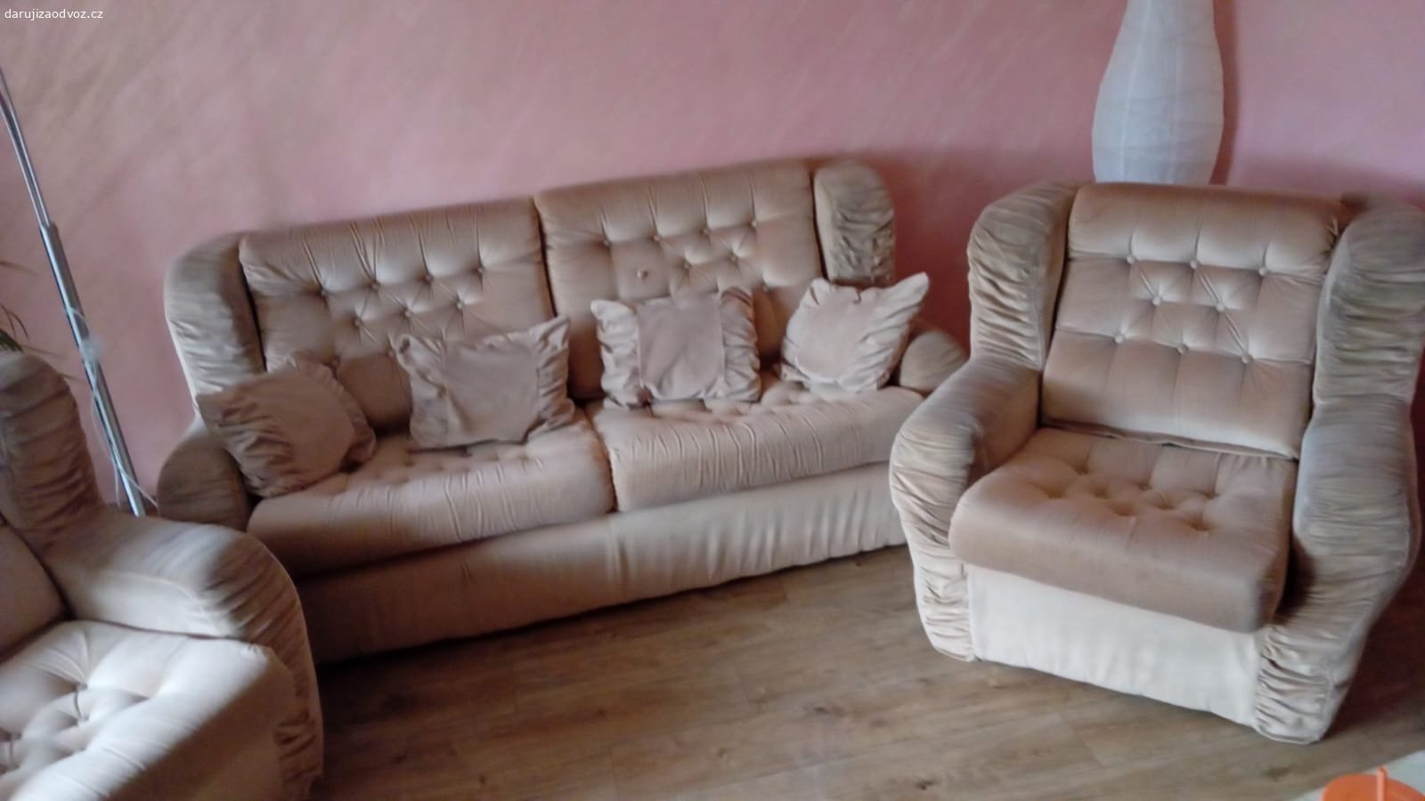 Daruji sedací soupravu. Daruji za odvoz sedací soupravu pohovka+2 křesla.