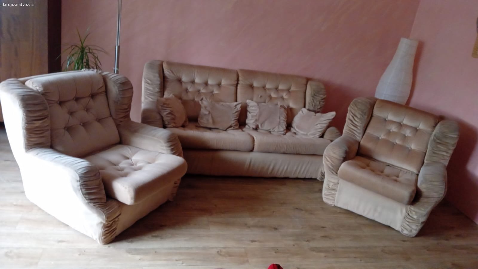 Daruji sedací soupravu. Daruji za odvoz sedací soupravu pohovka+2 křesla.