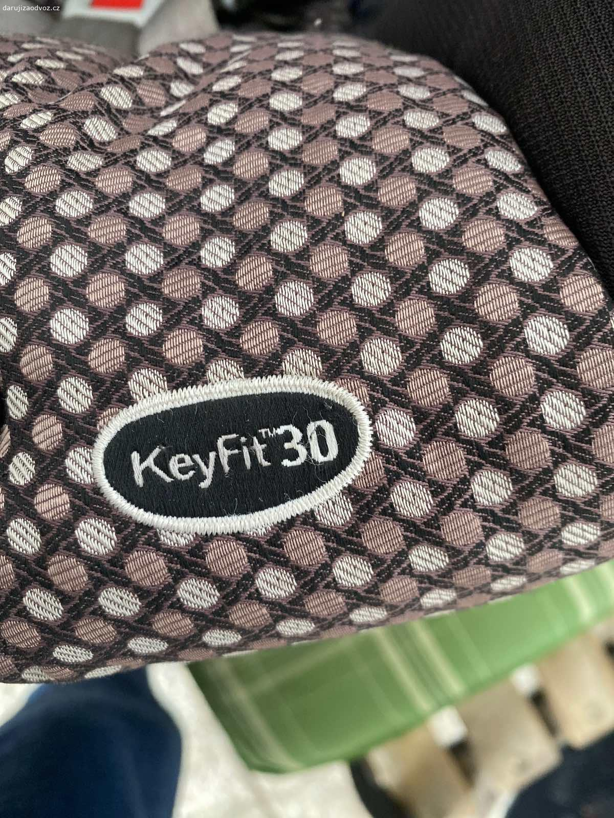 Darují sedačku do auta. Darují vyfocenou sedačku do auta