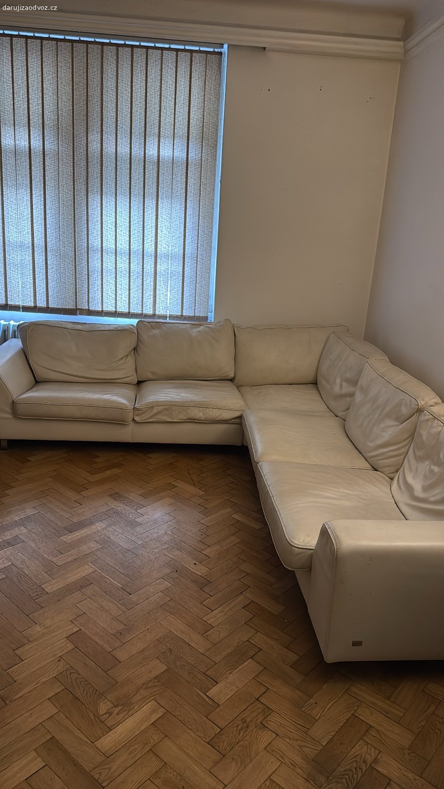 Daruji sedačku. Kožená sedačka