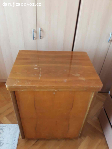 Daruji šicí stroj