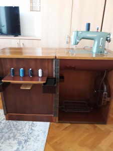 Daruji šicí stroj