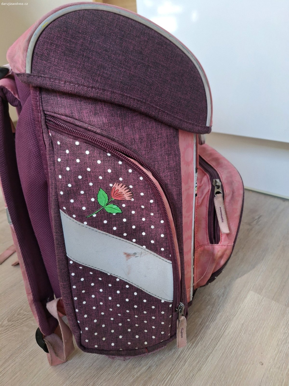 Daruji školní aktovku. Školní brašna Oxybag, používaná, se známkami opotřebení - nutné důkladně vyčistit, jinak plně funkční, kvalitní, prostorná.