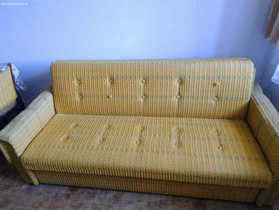 Daruji skříň a rozkládací gauč.. Daruji za odvoz šatní skříň s policemi. Rozměry vxšxh: 160x100x60. Dále ještě rozkládací gauč, rozměry šxh:200x104. Kdykoliv k prohlédnutí.