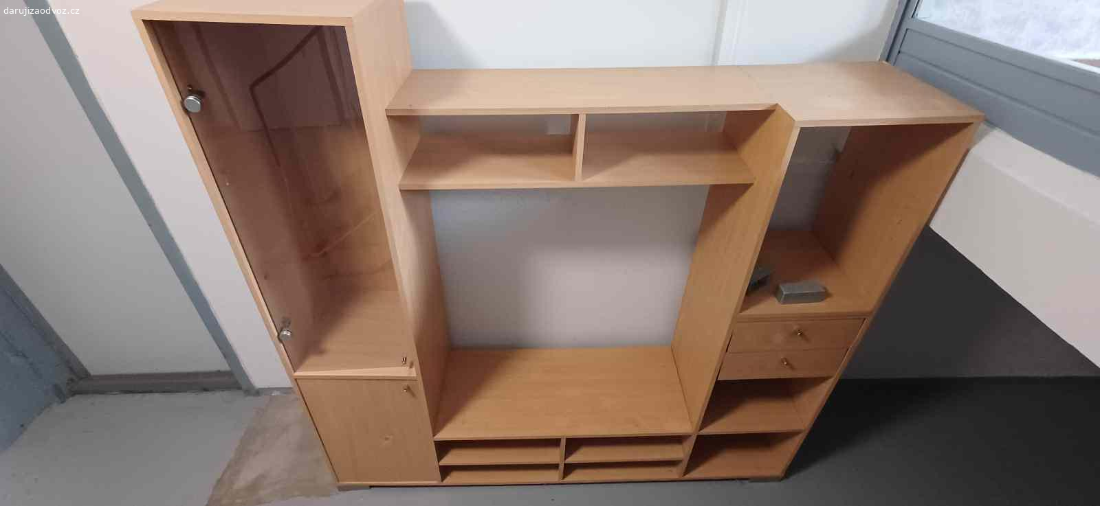 Daruji skříň. Policová skříň se skleněnými dvířky
Rozměry:
170x40x170cm (v.š.d)