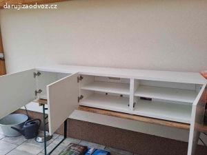 Daruji skřínku pod televizi Ikea
