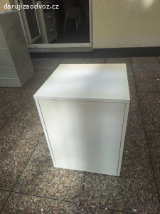 Daruji skříňku se 3 šuplíky
