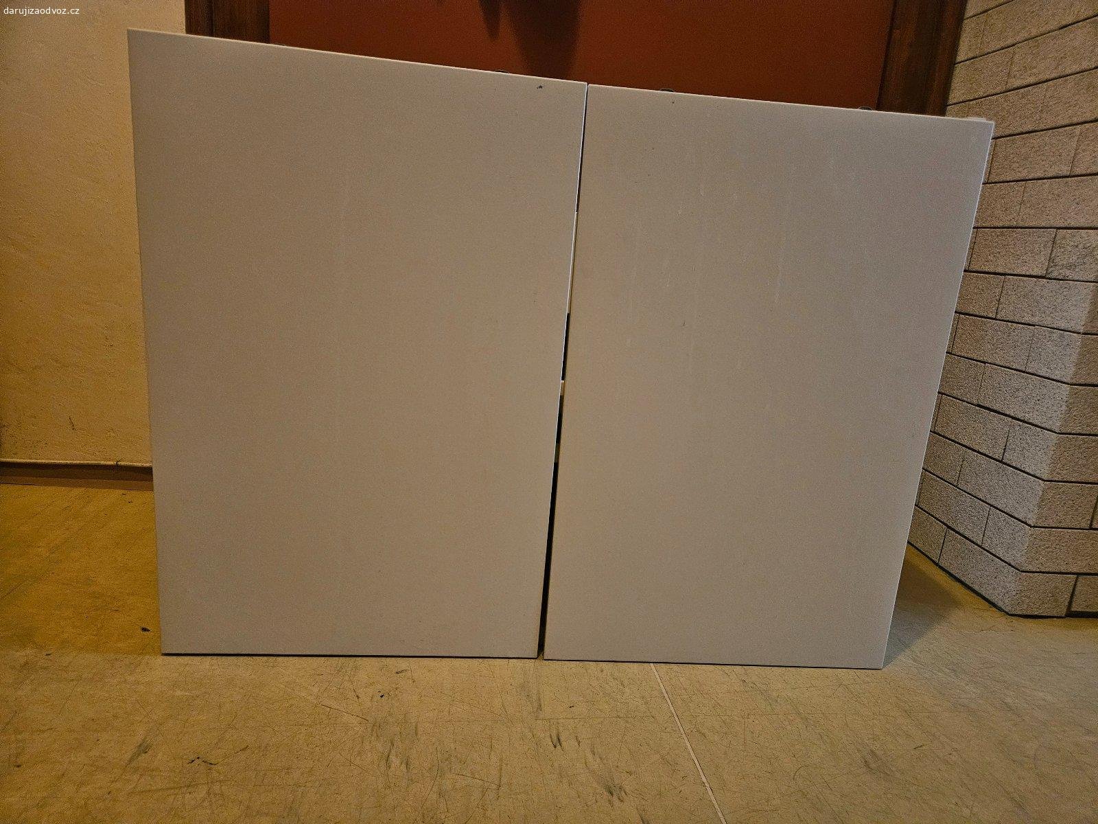 Daruji skřínku. Daruji za odvoz skřínku z IKEA: ENHET skříňka pod umyvadlo s policí, bílá, 60x40x60 cm.