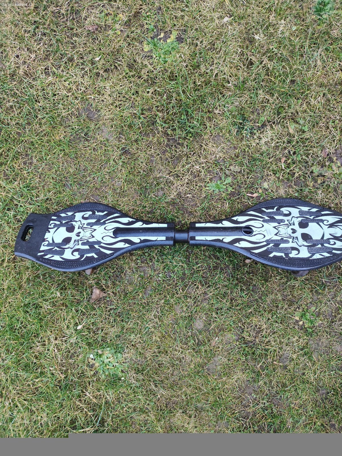 Daruji SNAKE BOARD. Za odvoz SNAKEBOARD, déle nepoužívaný.