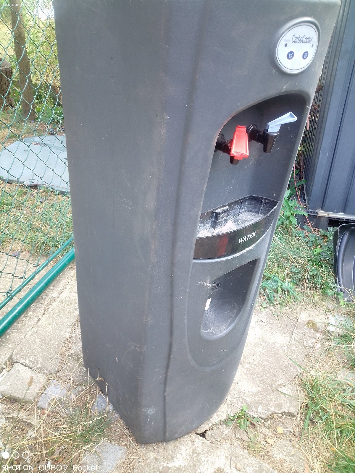 daruji sodobar. Daruji funkční sodobar na fotkách, nemá jen odkapávací mřížku. V případě zájmu za 500,- přidám co2 prázdnou láhev. Funkce chlazené,teplé a dávkované perlivé vody z nádoby nahoře.
