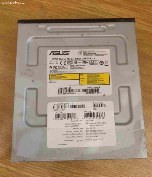 Daruji součástky na stolní počítač.