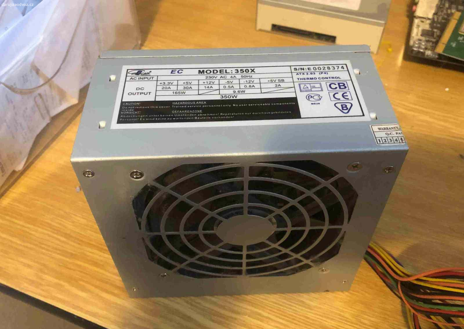 Daruji součástky na stolní počítač.. Součástky s rozebraného počítače 10kusů včetně klávesnice a repro.