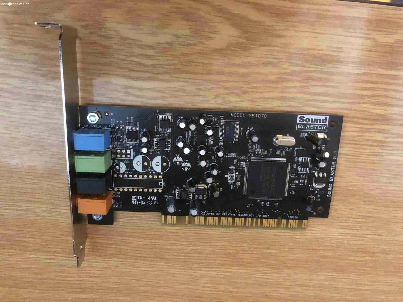 Daruji součástky na stolní počítač.. Součástky s rozebraného počítače 10kusů včetně klávesnice a repro.