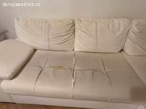 Daruji starou poškozenou pohovku