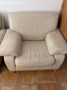 Daruji starou sedačku a dvě křesla