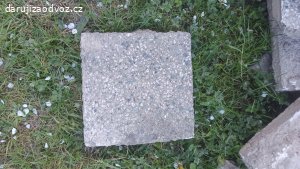 Daruji starší dlažbu