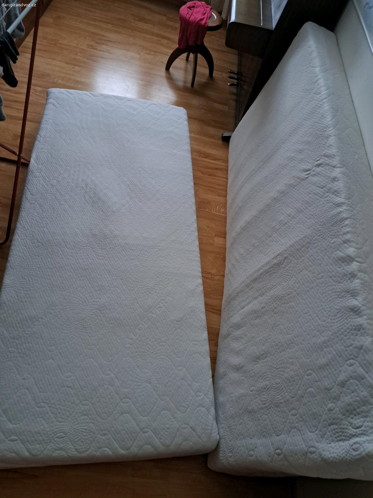 Daruji starší matrace pružinové. Daruji 2 starší matrace pružinové od firmy Grossmann Opava.rozměry 210 cm x 90 cm. Třeba ještě někomu někde na chatě udělaji radost