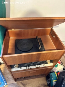 Daruji starý gramofon