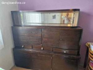 Daruji starý kuch.  kredenc a skříňky kuch. linky.