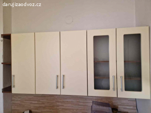 Daruji starý kuch.  kredenc a skříňky kuch. linky.