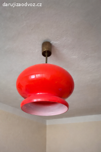 Daruji starý nábytek+lustr