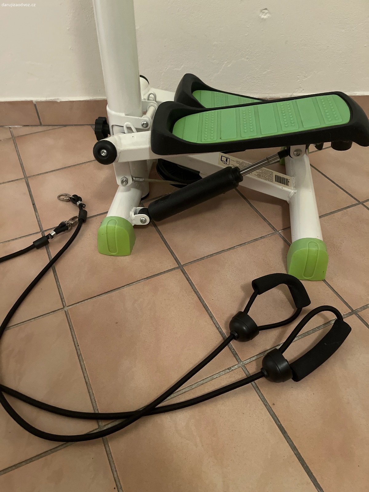 Daruji Stepper. Daruji nepoužívaný funkční Stepper HMS. Počítadlo je funkční. Celkově funkční bez poškození. Pouze trochu zanesený prachem.