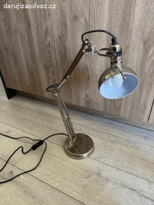 Daruji stolní lampu