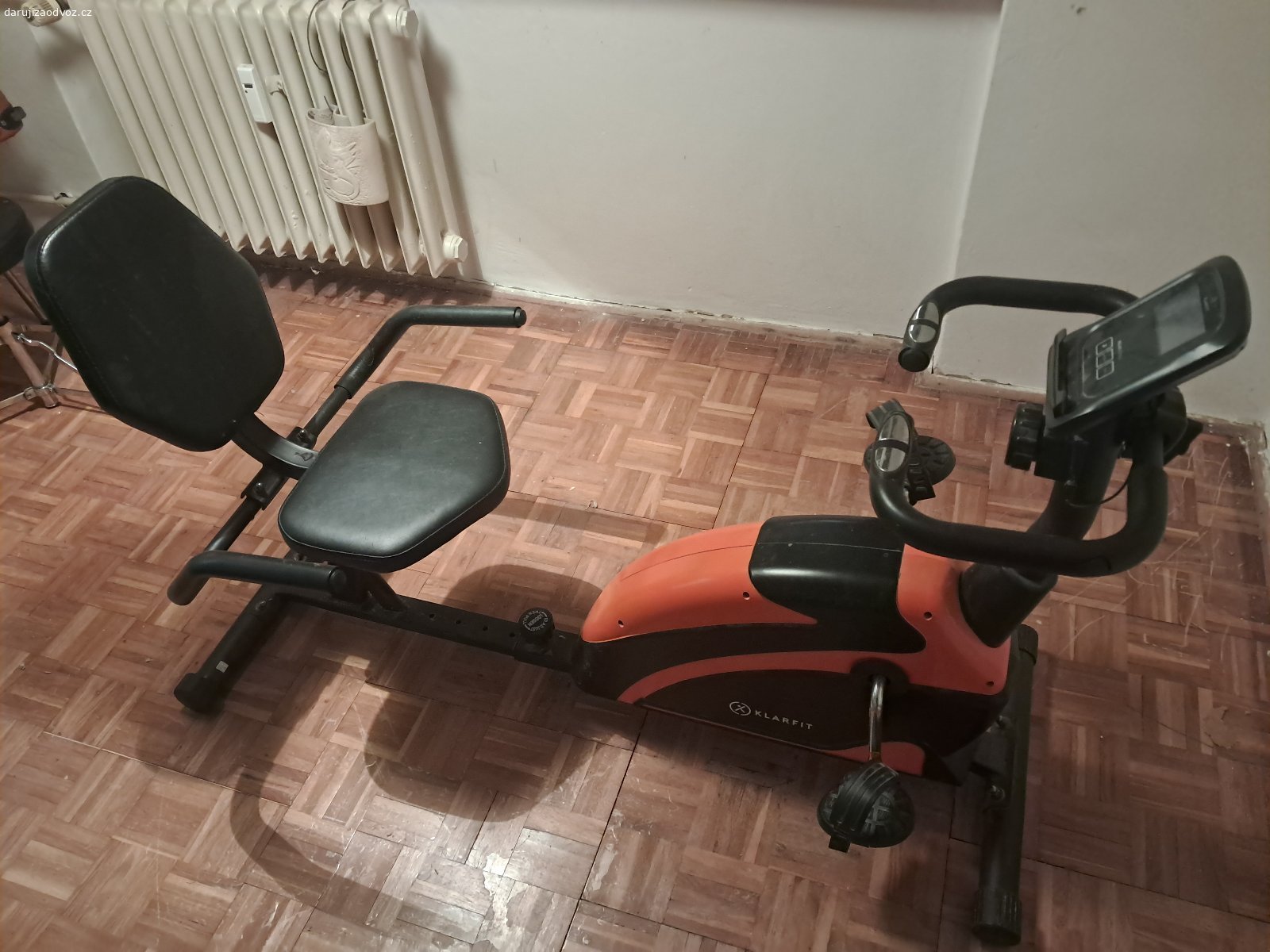 Daruji stroj Klarfit Relaxbike. Daruji za odvoz stroj Klarfit Relaxbike, vyzvednutí Praha 9. Ideální pro seniory/rehabilitaci, rozhýbávání nohou. Posuvná sedačka, 8 možností zátěže (ale i nejvyšší je dost lehká).
