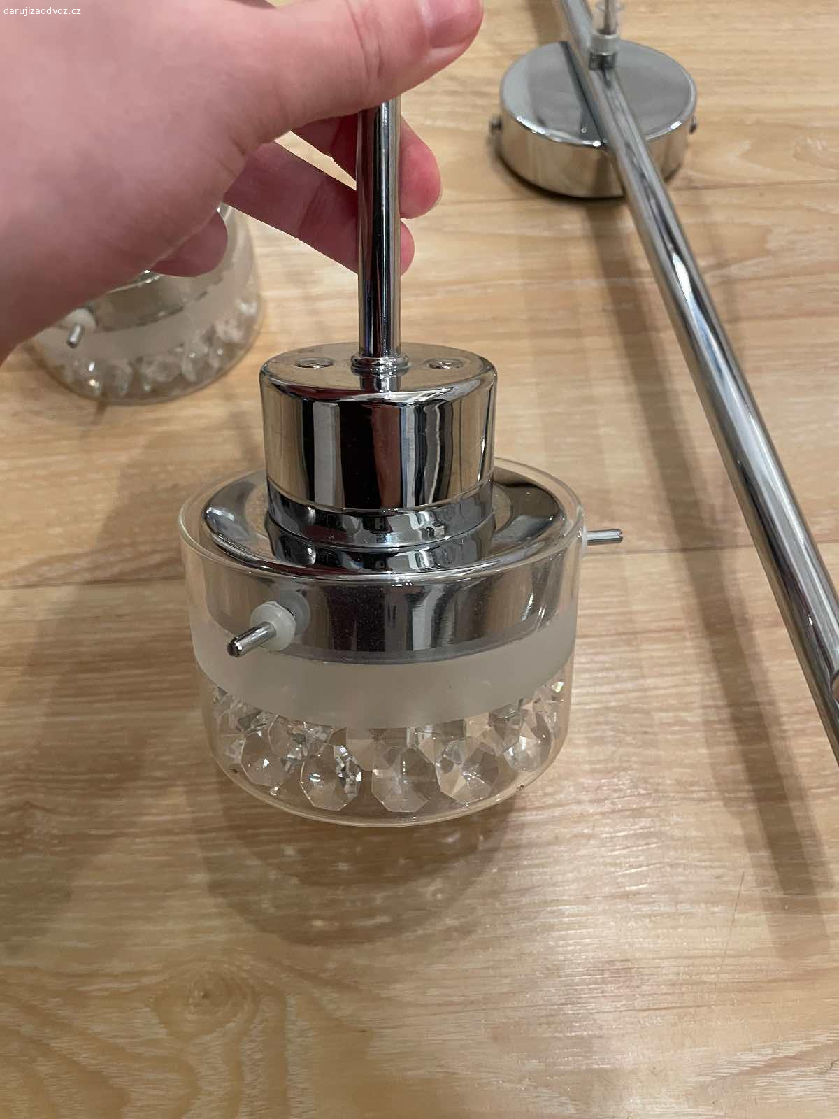 Daruji stropní světlo. Daruji stropní světlo