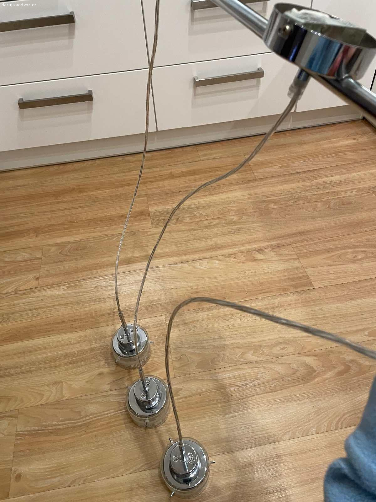 Daruji stropní světlo. Daruji stropní světlo