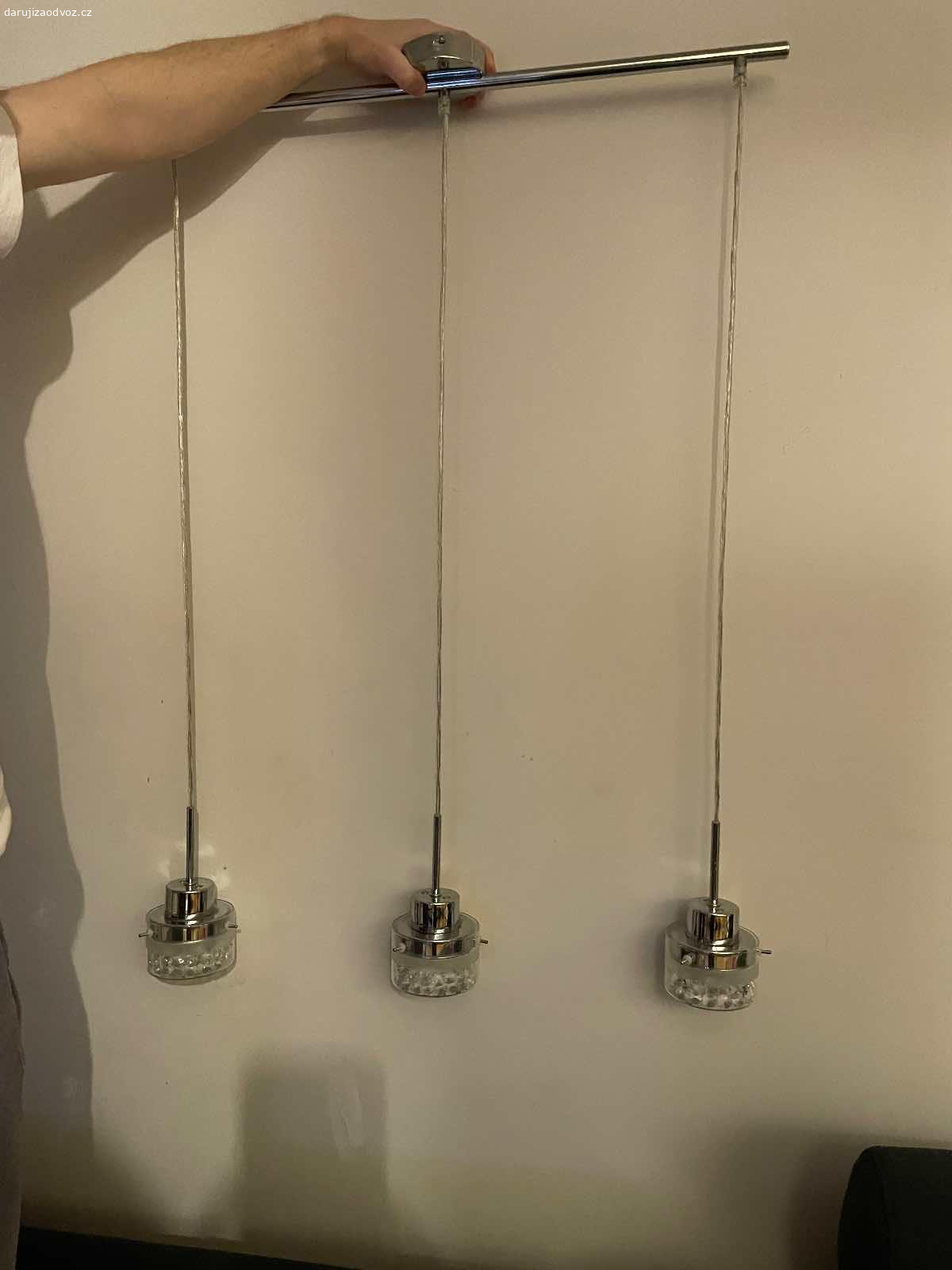 Daruji stropní světlo. Daruji stropní světlo