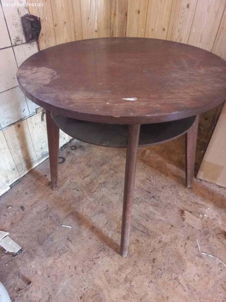 Daruji stůl kulatý. Daruji starý stolek.