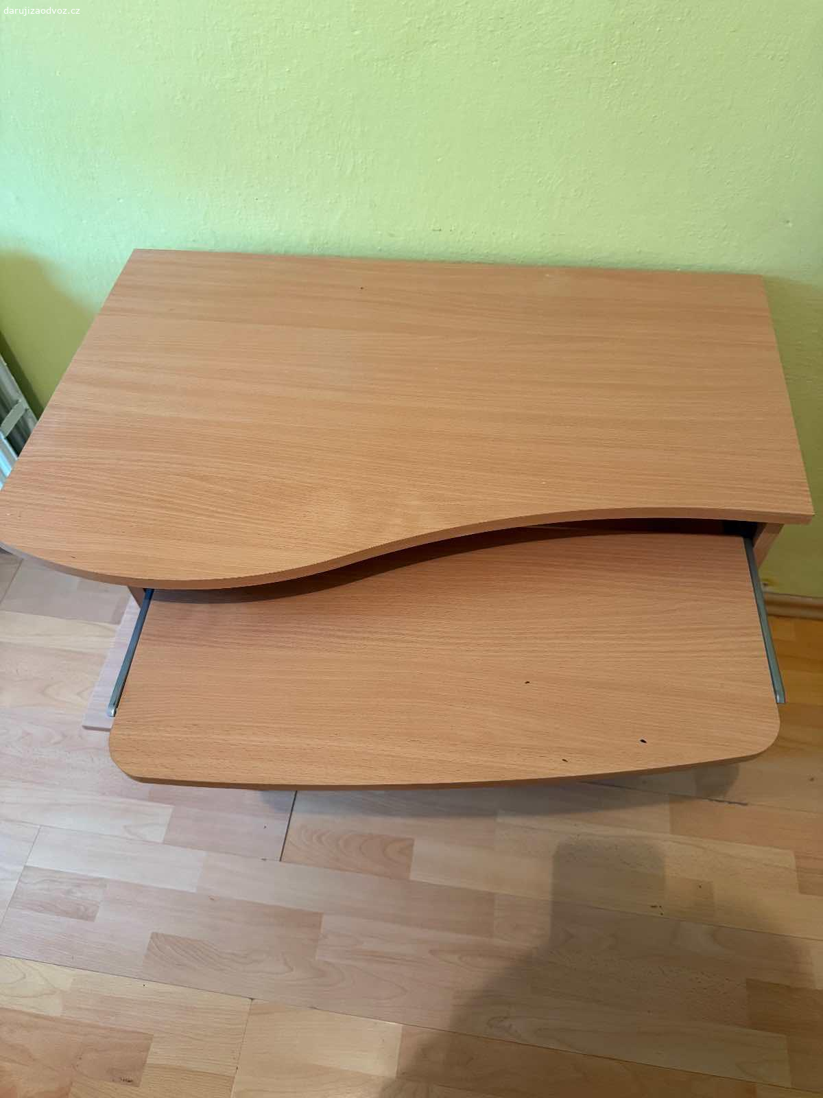 Daruji stůl. Stůl na pc/do školy
Rozměry: 
Délka 78 cm
Šířka 53 cm
Výška 72 cm