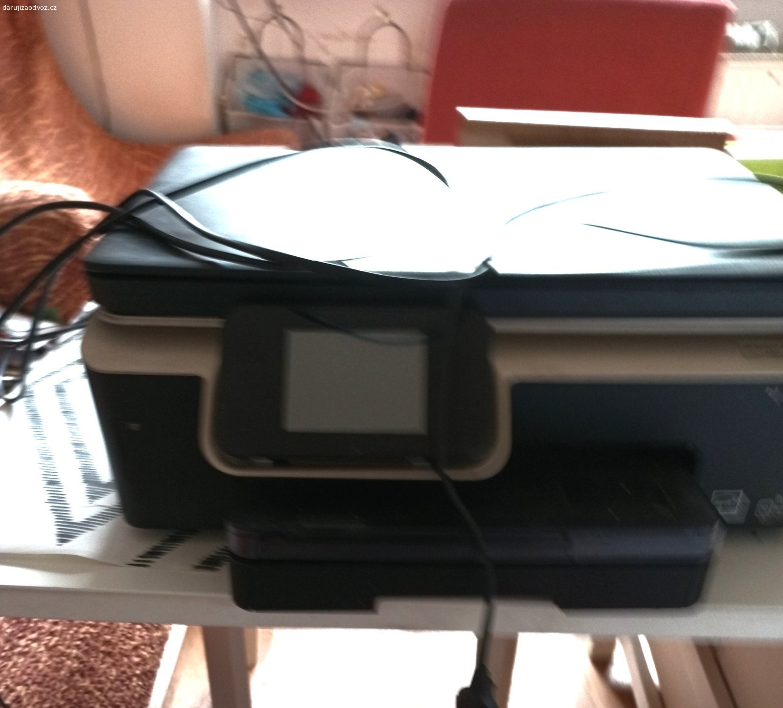 Daruji tiskárnu HP Deskjet 6520 seies. Tiskárna je částečně funkční - funguje barevný tisk, černobílý ne - patrně softwarový problém. Včetně carrtridgí pro všechny barvy.