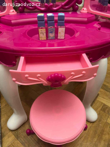 Toaletní stoleček pro malou slečnu