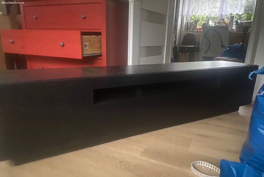 Daruji tv stolek