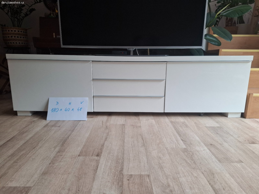 Daruji TV stolek