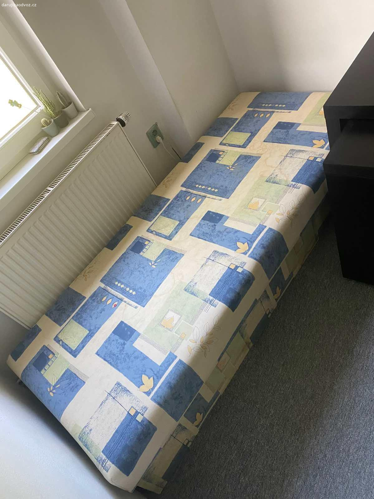 Daruji válendu, palandu, postel. Starší, oteviratelna, funkční