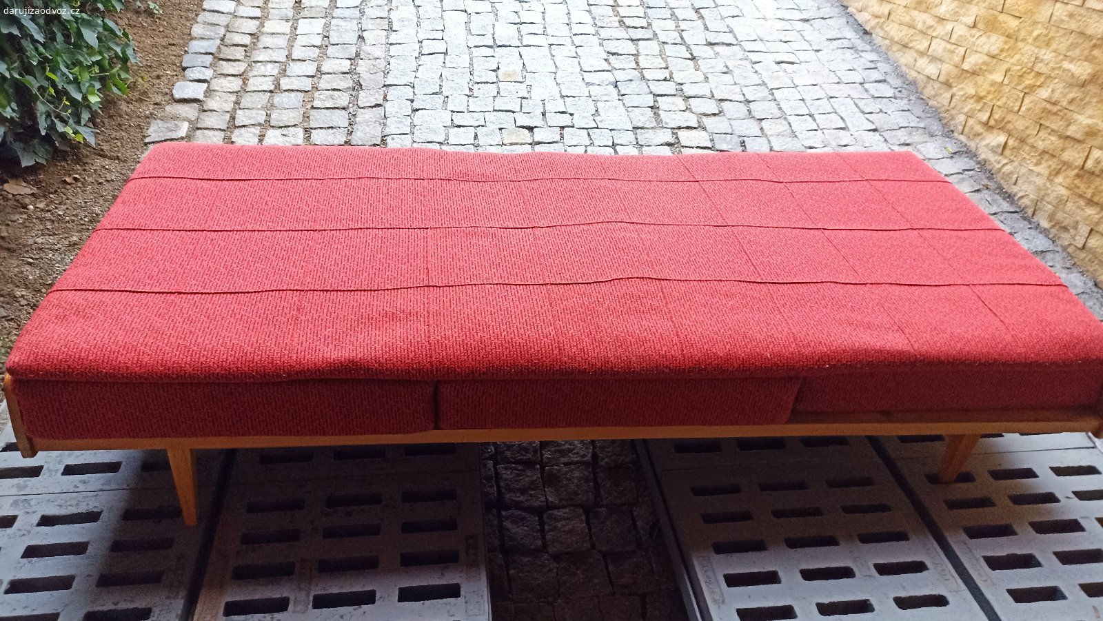 Daruji válendu. Daruji za odvoz válendu  a starou matraci
