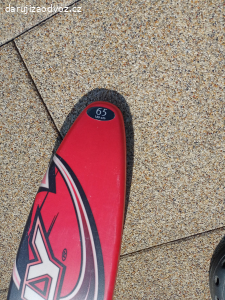 Daruji vodní lyži Connelly.