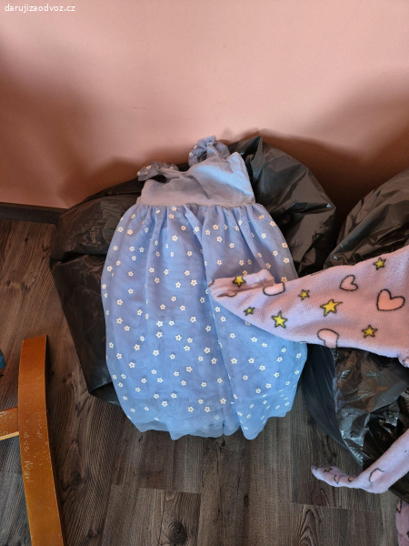 Daruji za odvoz dětské oblečení