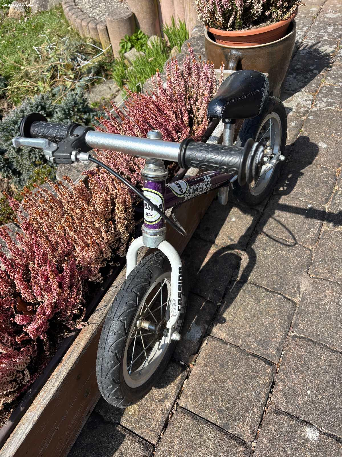 Daruji za odvoz dětské odražedlo. Daruji za odvoz fialové dětské odrážedlo. Prevzeti ve Velkých Hamrech (okr. Jablonec nad Nisou).