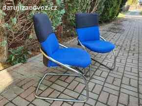 Daruji za odvoz dvě polstrované židle. Daruji za odvoz dvě používané modré polstrované židle. Těžší kovová chromovaná konstrukce.
K vyzvednutí v Měšicích nebo Praze - Čakovicích.