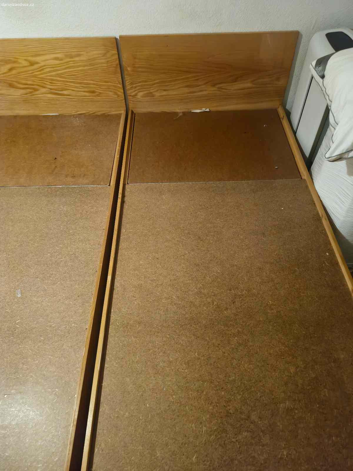 Daruji za odvoz dvě postele. Daruji za odvoz 2 postele šířka 85cm, délka 203 cm, výška 32 cm